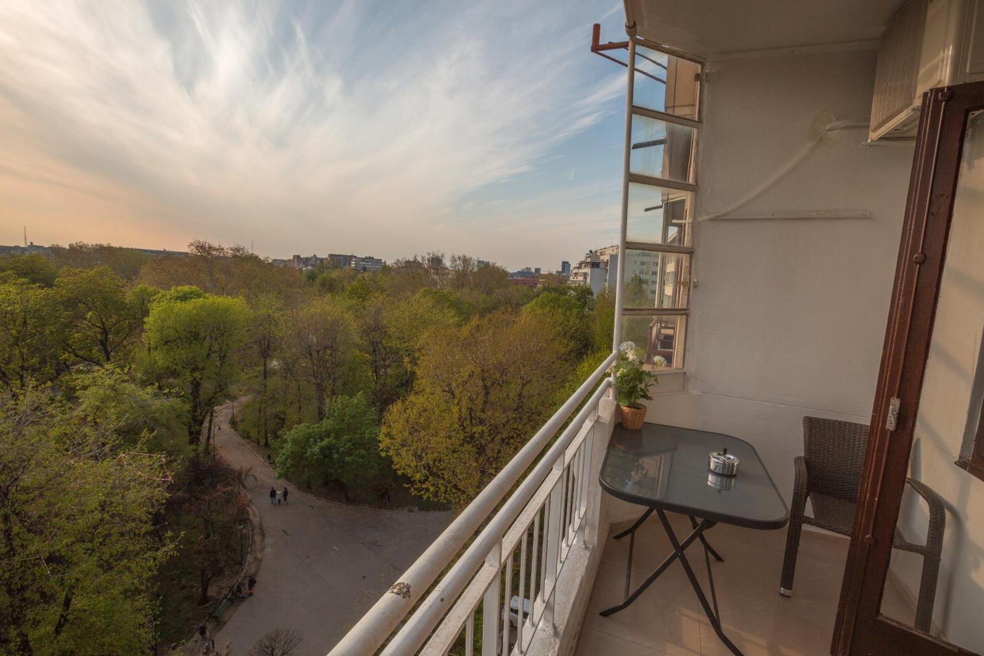 Spacious City View Apartment With Balcony Бухарест Экстерьер фото