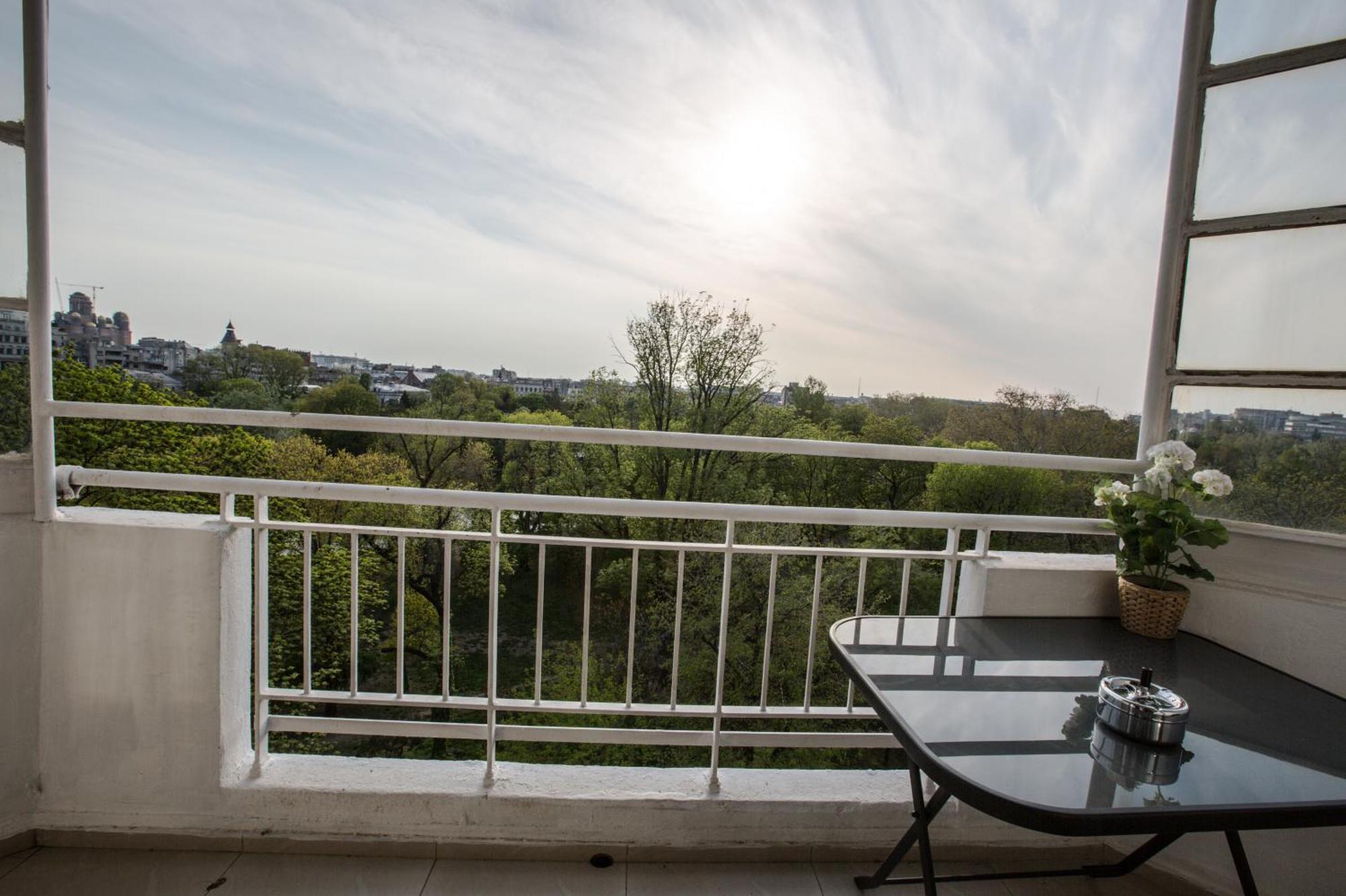 Spacious City View Apartment With Balcony Бухарест Экстерьер фото